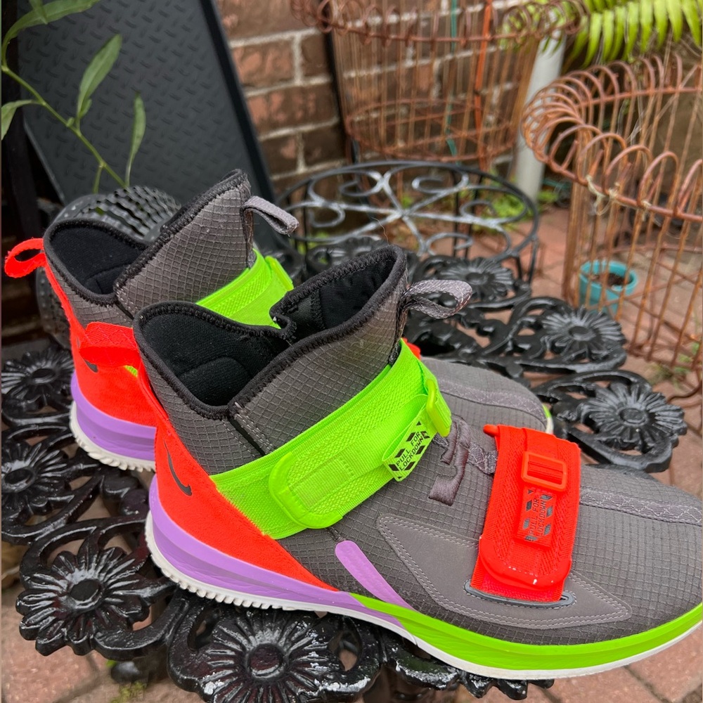 Nike LeBron Soldier XIII SFG Basketball Shoe Gray Multi-Color AR4225-002 Mens 12